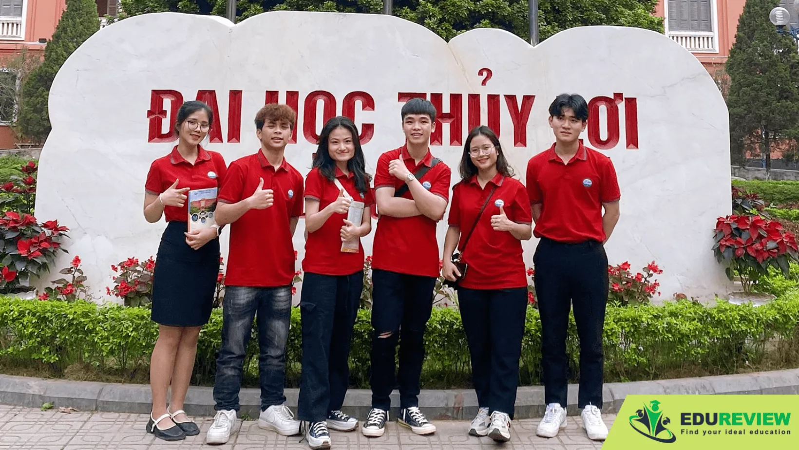 Một ngày của sinh viên ngành Thương mại điện tử Đại học Thủy Lợi